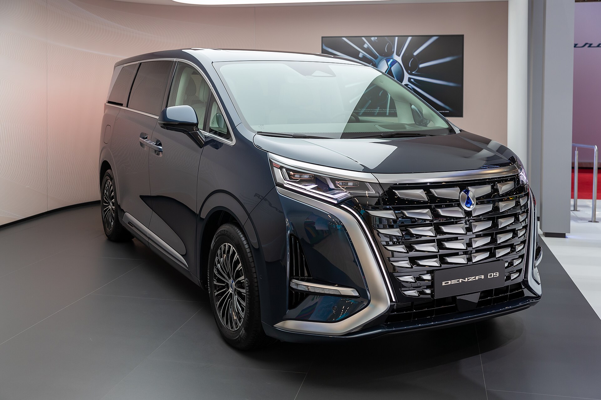 BYD Denza D9
