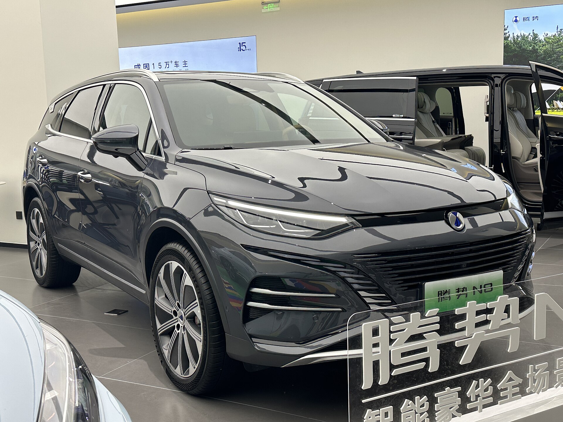 BYD Denza N8